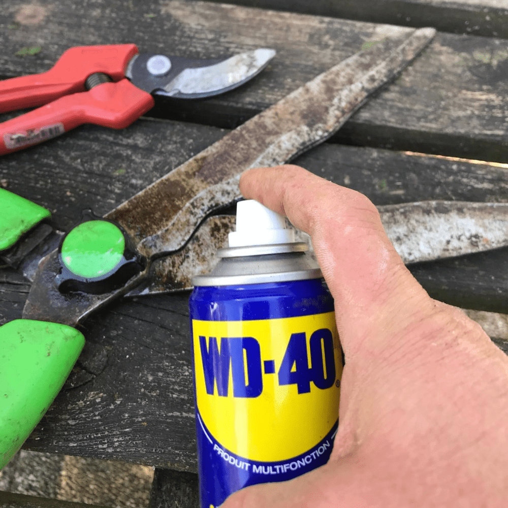 pics/WD40/wd-40-multifunktionsprodukt-classic-spray-use3.jpg