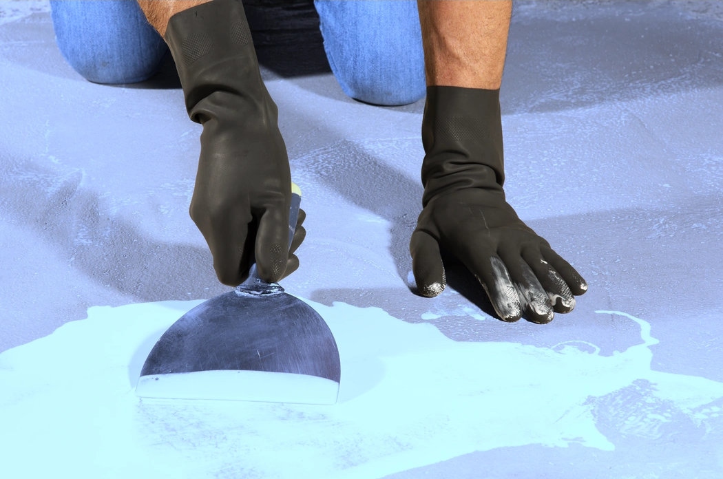 pics/Mapa/alto/alto-260/mapa-alto-260-chemikalienschutzhandschuhe-schwarz-naturlatex-kategorie-3-anwendung.jpg