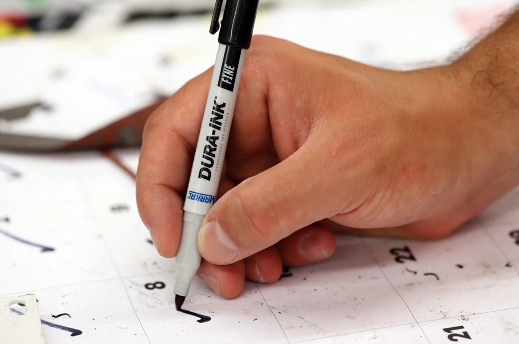 pics/Markal/Dura-ink/markal-dura-ink-15-permanent-marker-fine-black-application-paper.jpg
