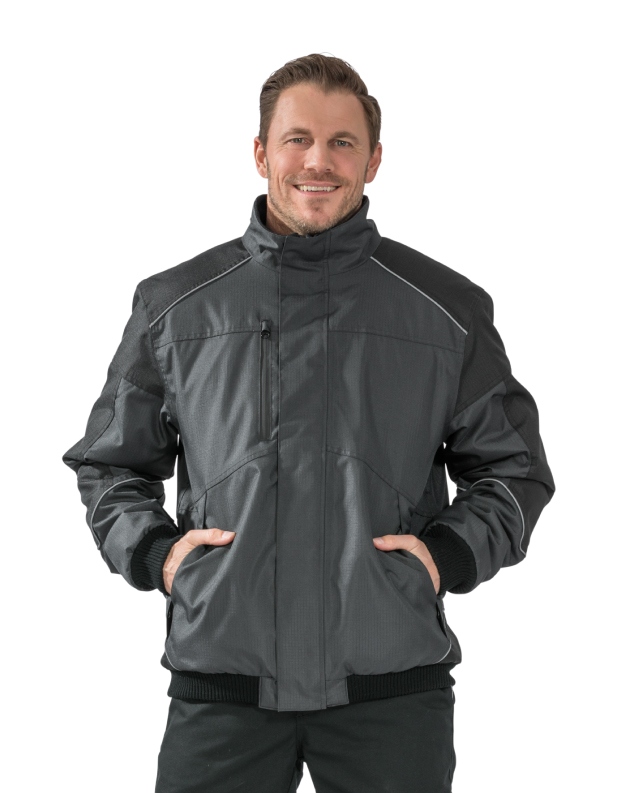 pics/Planam/3327/atmusangktive-desert-blouson-grau-schwarz-xs-8xl-planam-outdoor-3327-model-picture.jpg