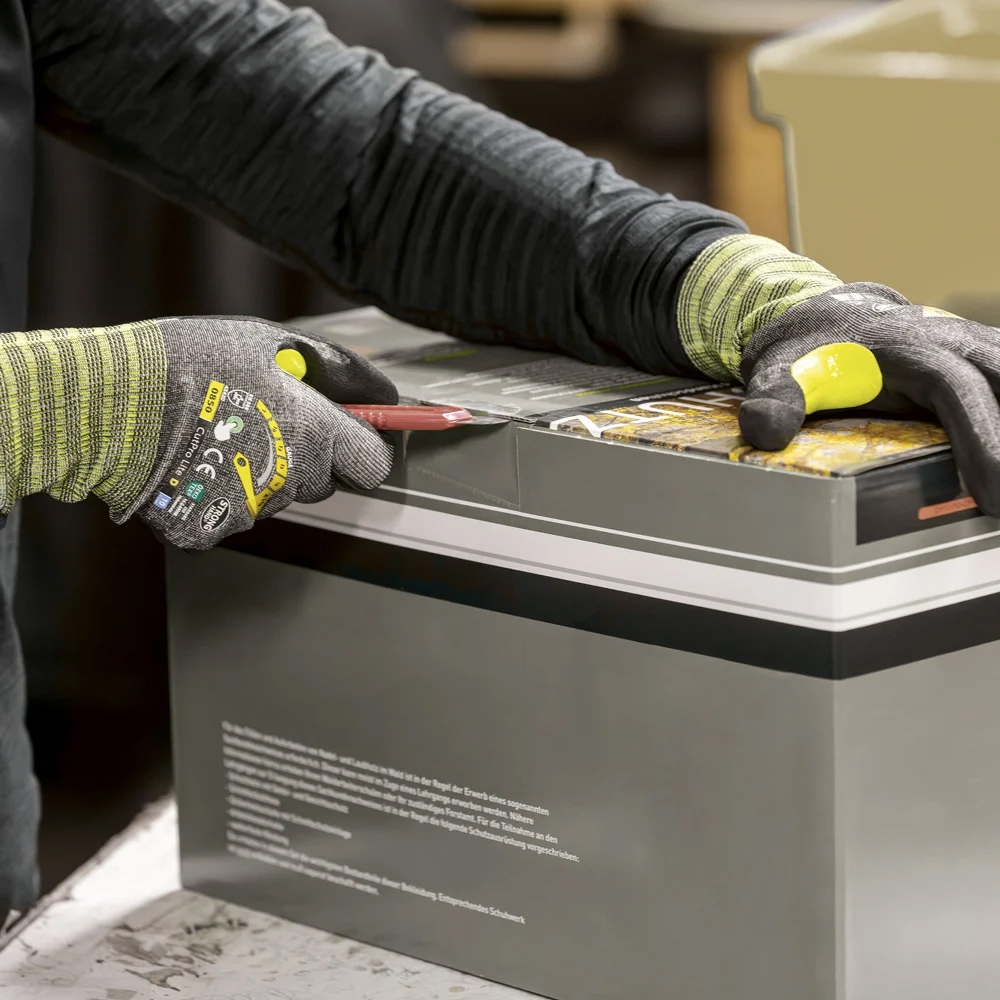 pics/Stronghand/0850/stronghand-cutpro-lite-d-nitrile-coated-cut-resistant-gloves-04.jpg