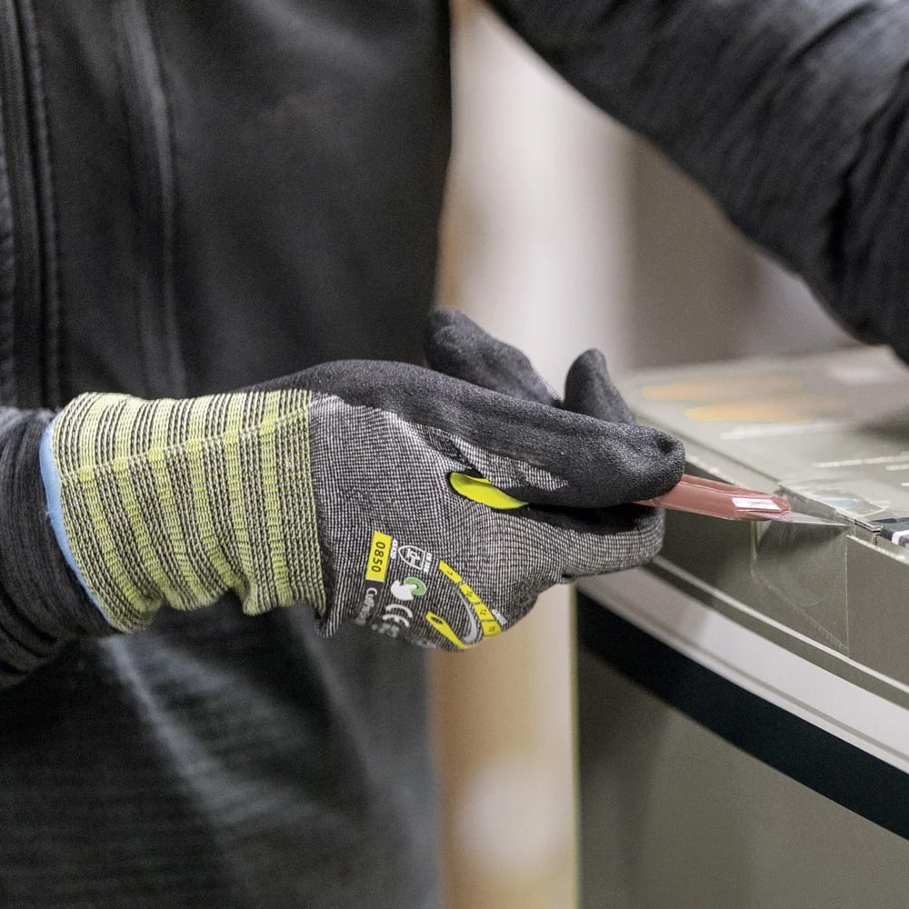pics/Stronghand/0850/stronghand-cutpro-lite-d-nitrile-coated-cut-resistant-gloves-06.jpg